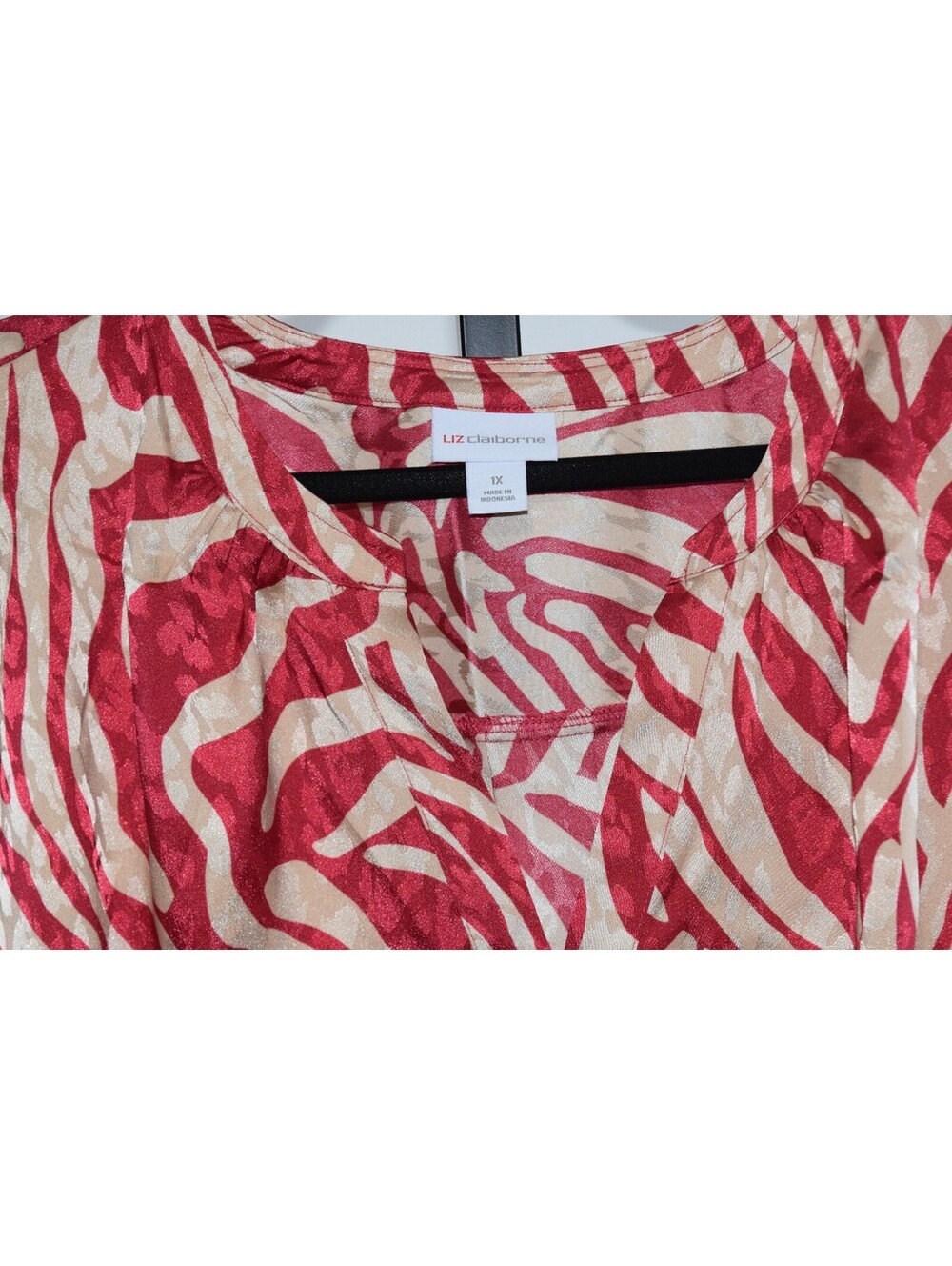 Liz Claiborne Zebra Print Cap Sleeve Top Split V Neck Red Tan Plus Size 1X - Picture 3 of 6